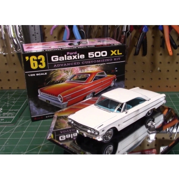 1963 Ford Galaxie Modellbausatz im Maßstab 1:25